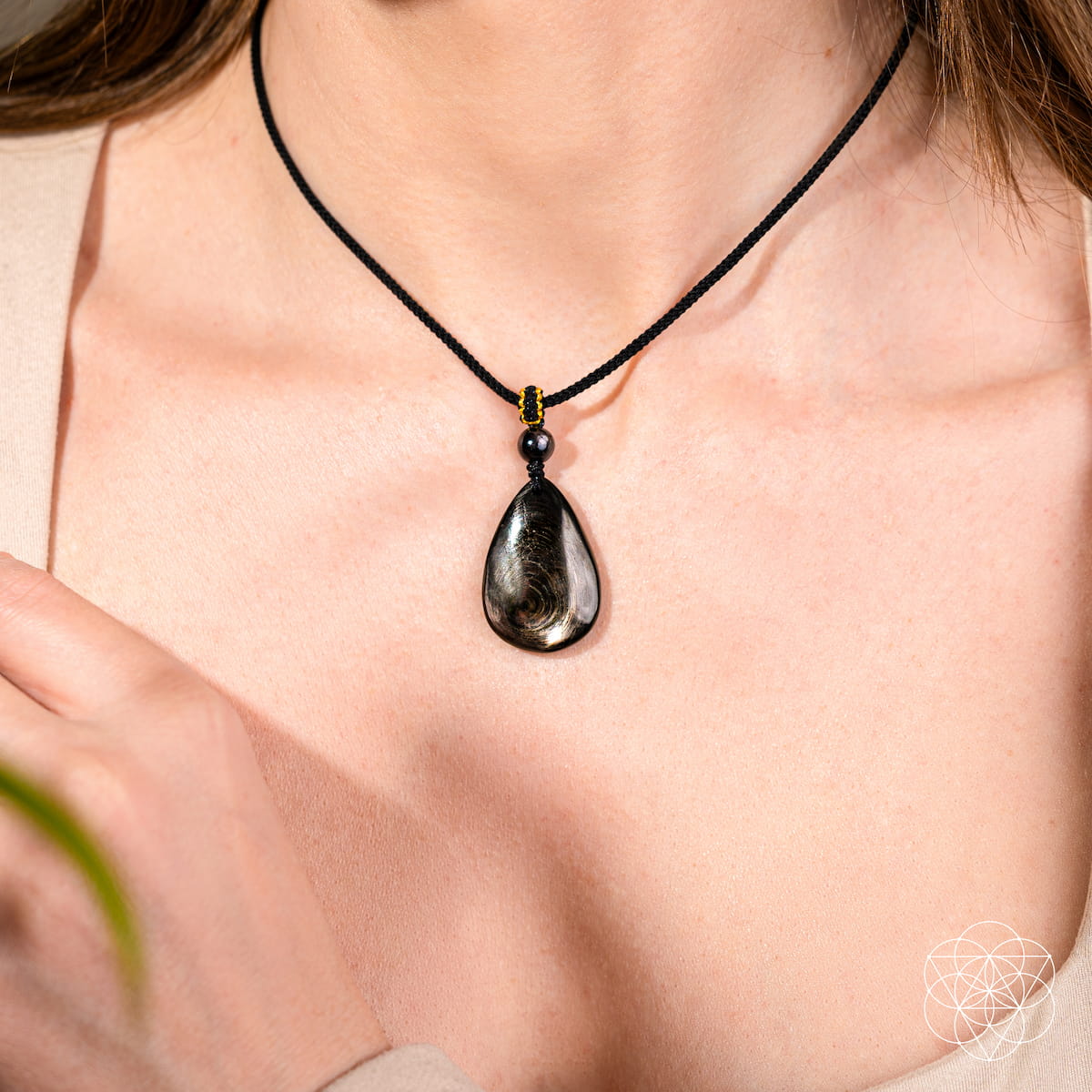The ﻿Hypersthene Millionaire Manifestation Pendant - The misfit market