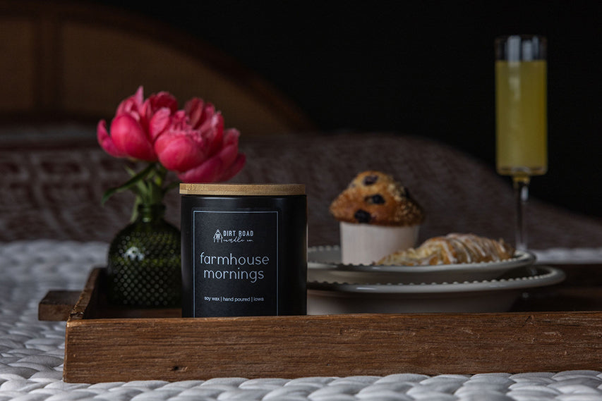 Farmhouse Mornings Lavender Linen Candle Sandalwood Musk - The misfit market