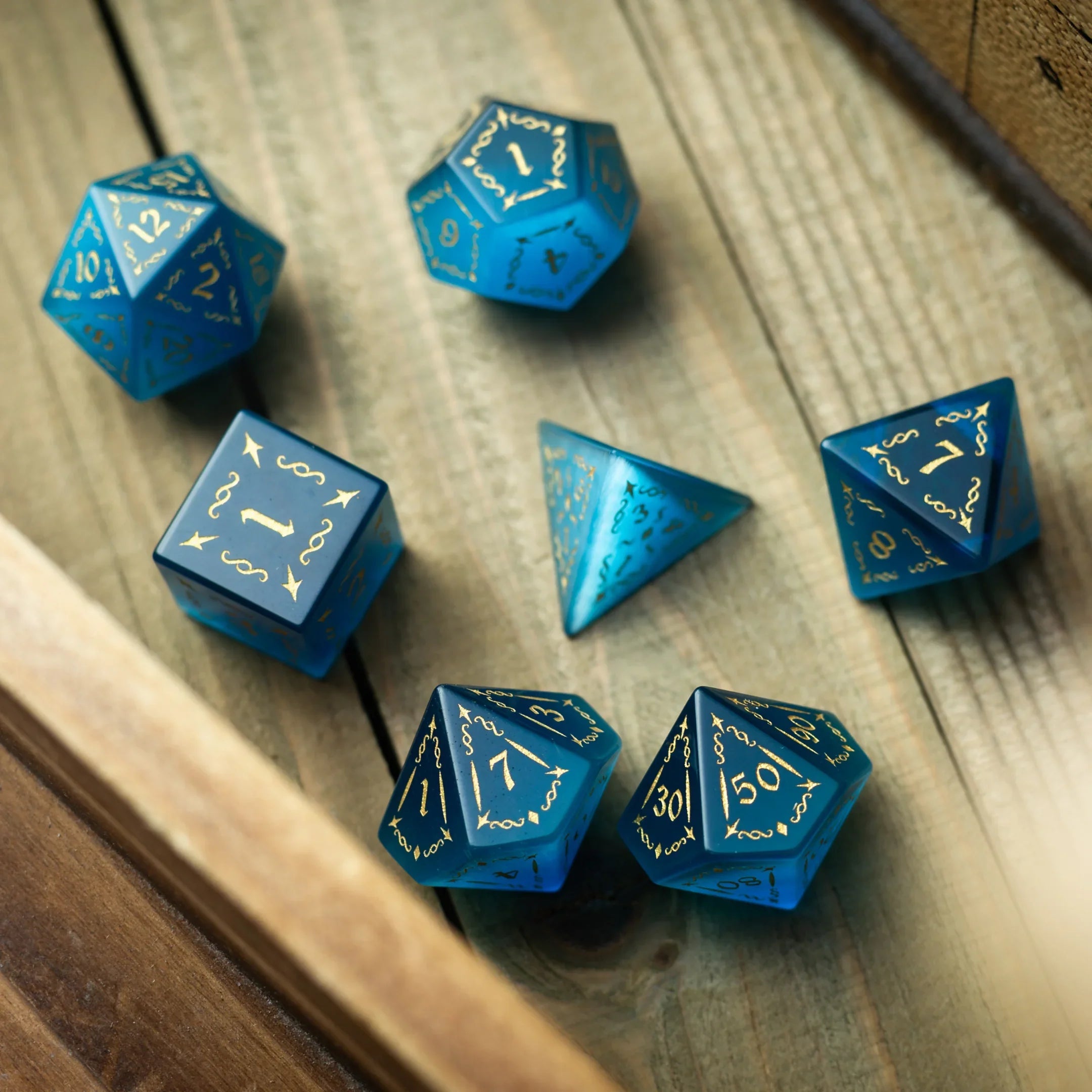 Vine Spike Gemstone Blue Cats Eye Stone DND Dice Set - The misfit market