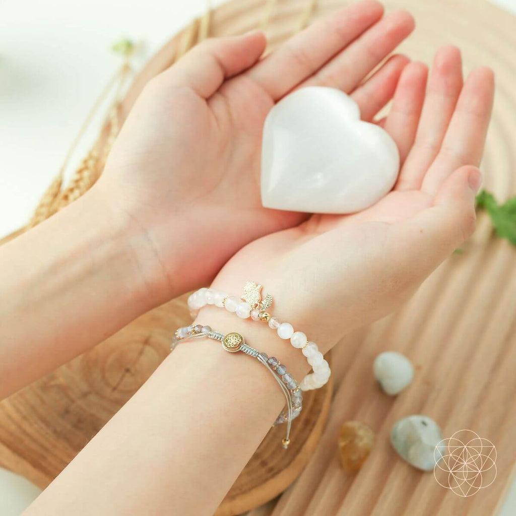 Golden Hand of Fortune - Bracelets of Wealth - The misfit market