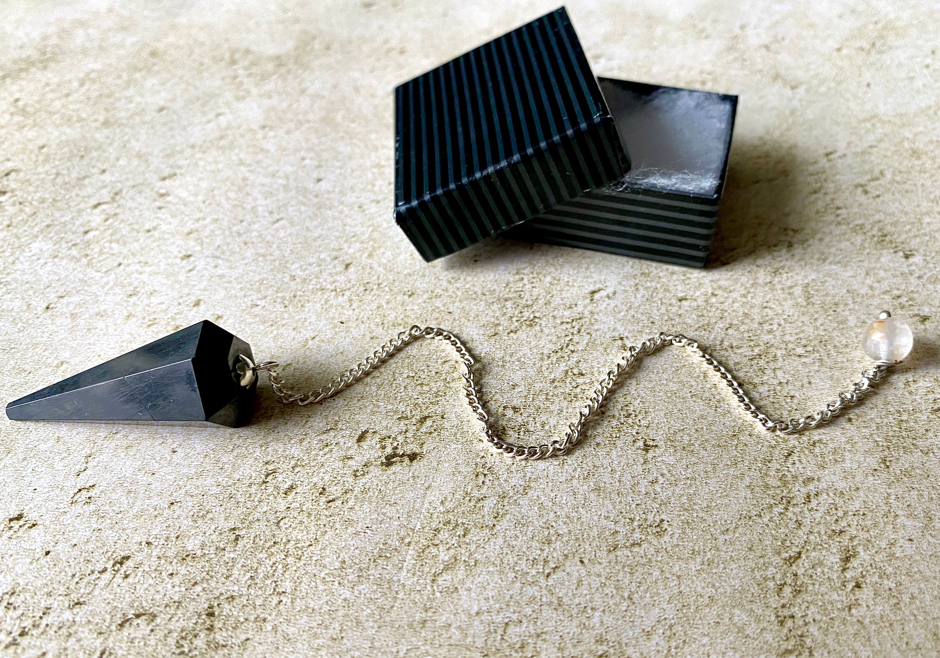 Shungite Pendulum - Divination Tool - The misfit market