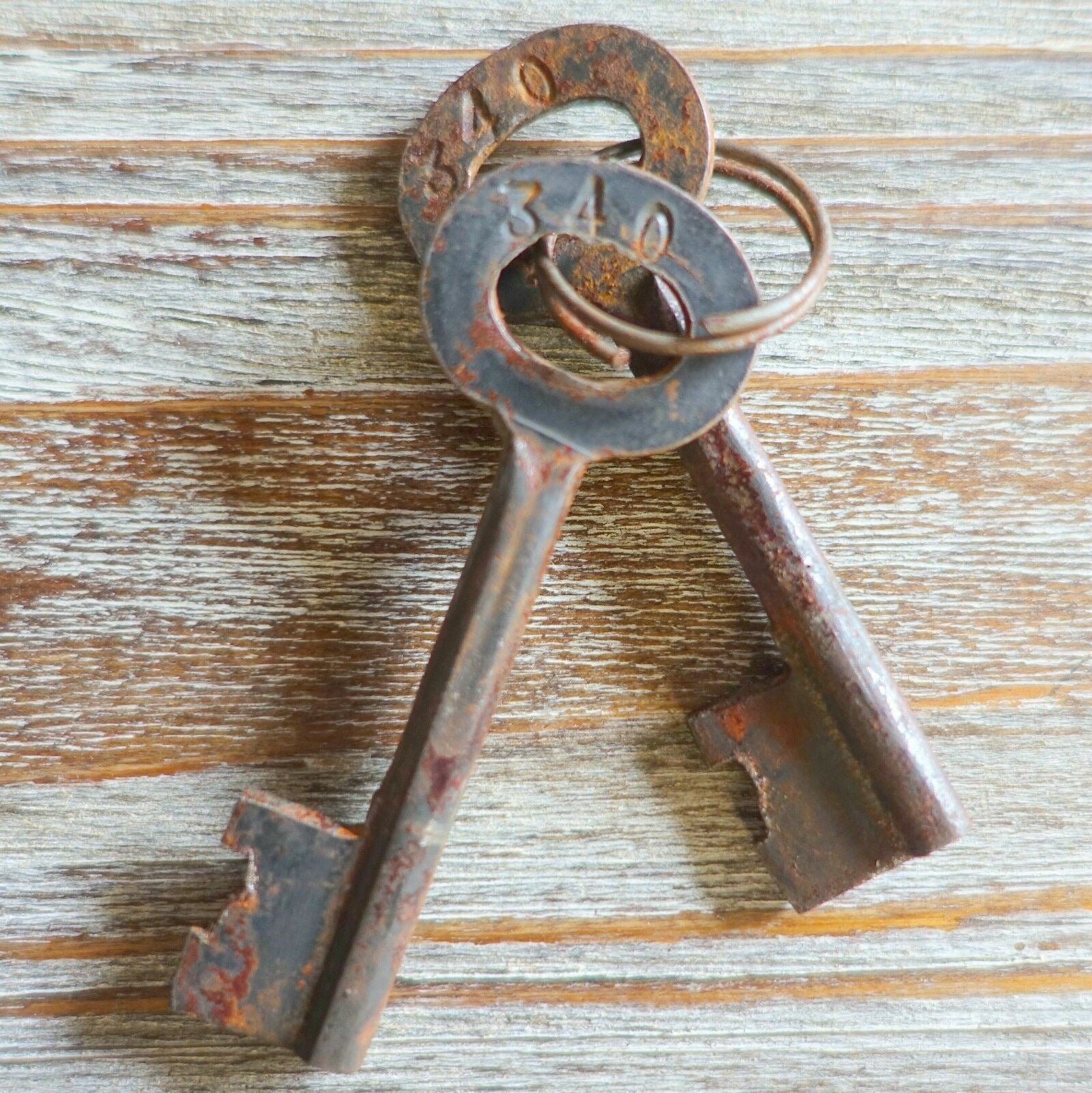 Alcatraz San Francisco Death Row 3" x 5" Cast Iron Lock & Keys, Antique Finish - The misfit market