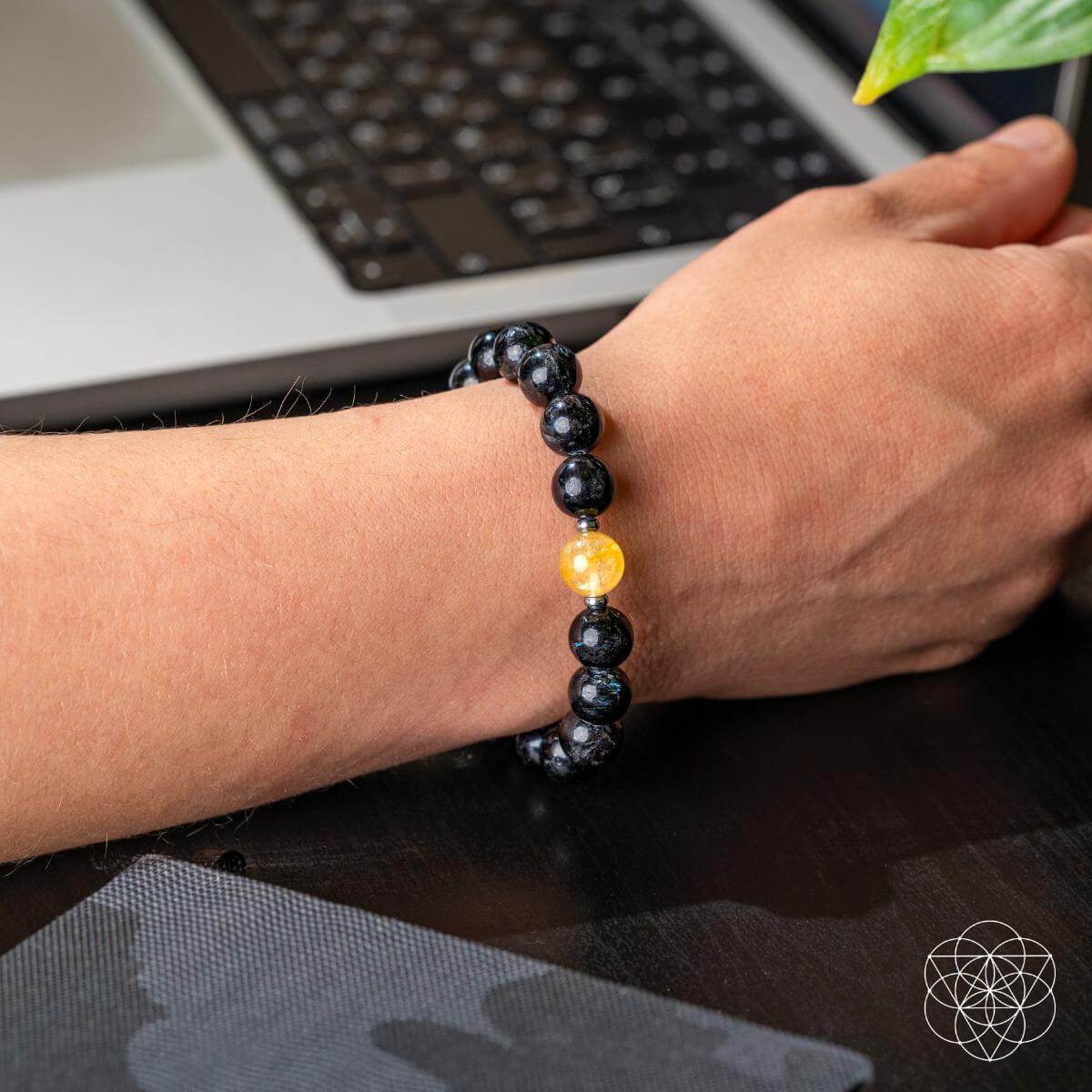 The Arfvedsonite Deep Healing Bracelet - The misfit market