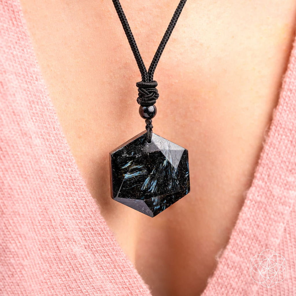 The Arfvedsonite Deep Healing Pendant - The misfit market