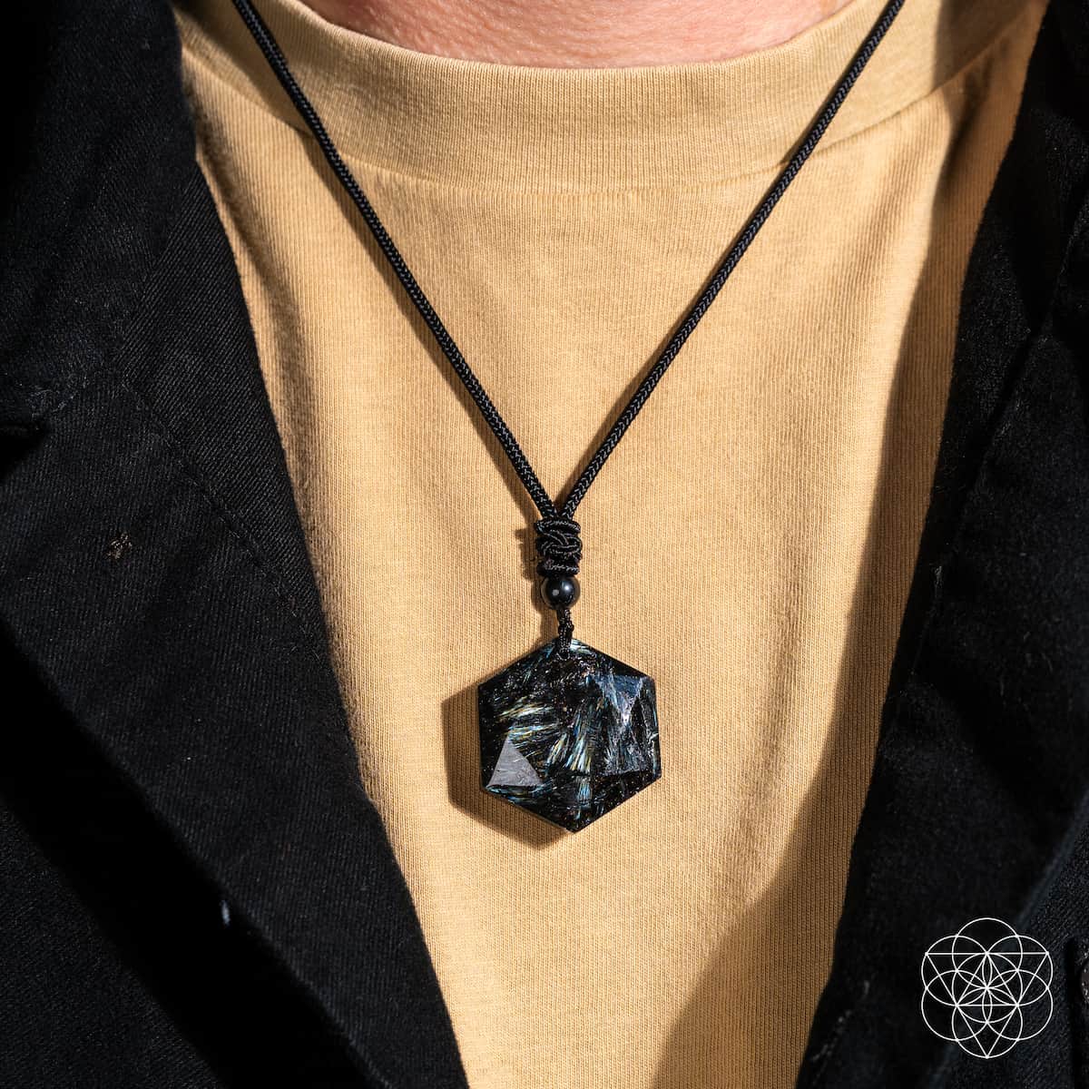 The Arfvedsonite Deep Healing Pendant - The misfit market