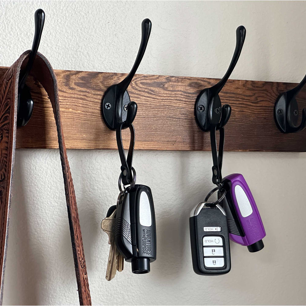 2-in-1 Emergency Window Breaker & Seatbelt Cutter - The misfit market